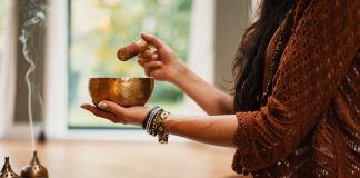 A-Singing-Bowl-The-Amazing-Benefits-of-Using-It-on-civicdaily