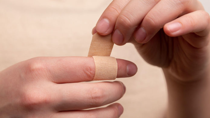 Preventing-Burns,-Cuts,-or-Other-Injuries-in-Kitchen-on-CivicDaily
