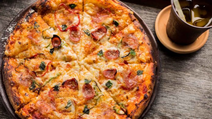Mustard-Pizza-It’s-A-Special-Thing-To-Eat-With-All-on-civicdaily