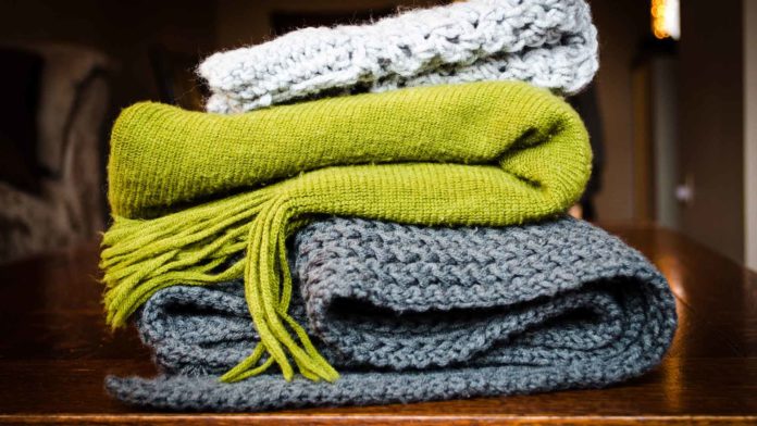 Some-Amazing-Benefits-of-Using-Knitting-Blankets-On-CivicDaily
